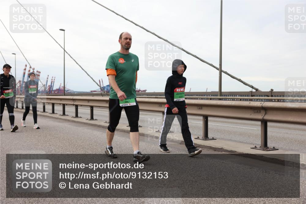 03.10.2025 - Köhlbrandbrückenlauf Lena Gebhardt http://msf.ph/oto/9132153 03.10.2025 16:09:37 Position 2 7951, 8024 meine-sportfotos.de