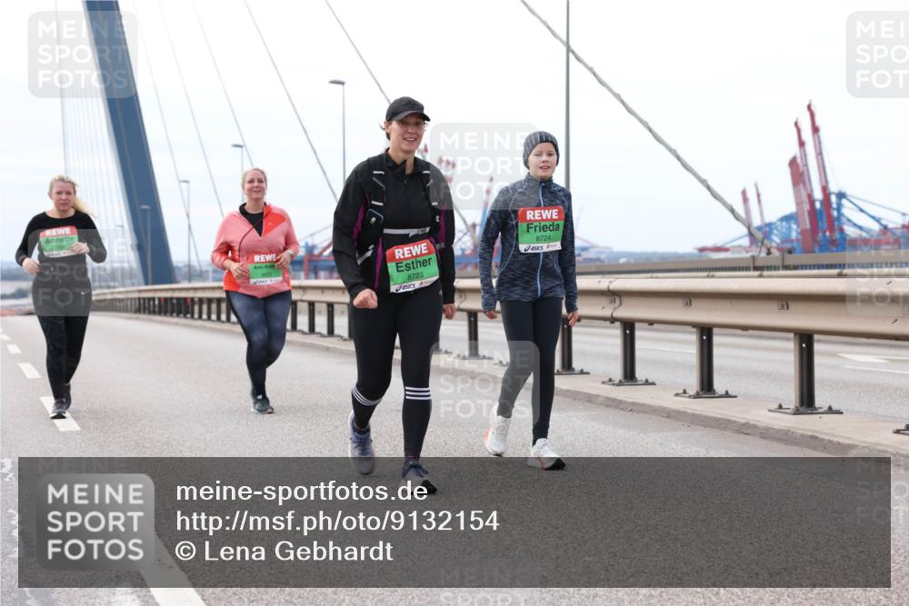 03.10.2025 - Köhlbrandbrückenlauf Lena Gebhardt http://msf.ph/oto/9132154 03.10.2025 16:09:38 Position 2 8723, 8724 meine-sportfotos.de