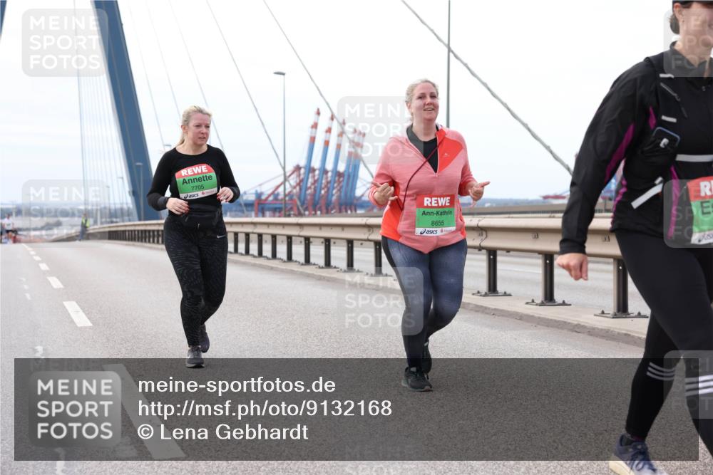 03.10.2025 - Köhlbrandbrückenlauf Lena Gebhardt http://msf.ph/oto/9132168 03.10.2025 16:09:40 Position 2 7705, 8655 meine-sportfotos.de