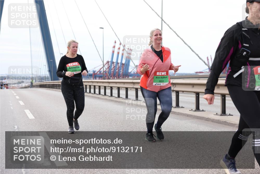 03.10.2025 - Köhlbrandbrückenlauf Lena Gebhardt http://msf.ph/oto/9132171 03.10.2025 16:09:40 Position 2 7705, 8655 meine-sportfotos.de