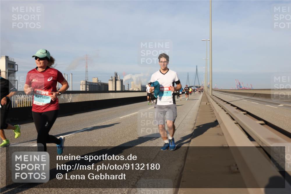 03.10.2025 - Köhlbrandbrückenlauf Lena Gebhardt http://msf.ph/oto/9132180 03.10.2025 09:50:20 Position 2 1384 meine-sportfotos.de