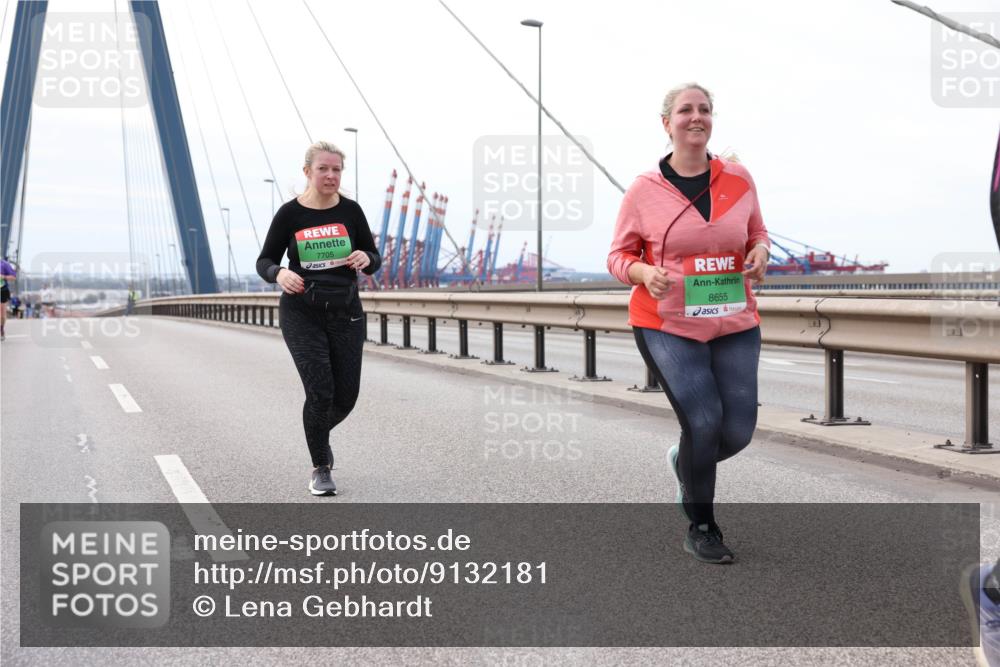 03.10.2025 - Köhlbrandbrückenlauf Lena Gebhardt http://msf.ph/oto/9132181 03.10.2025 16:09:41 Position 2 7705, 8655 meine-sportfotos.de