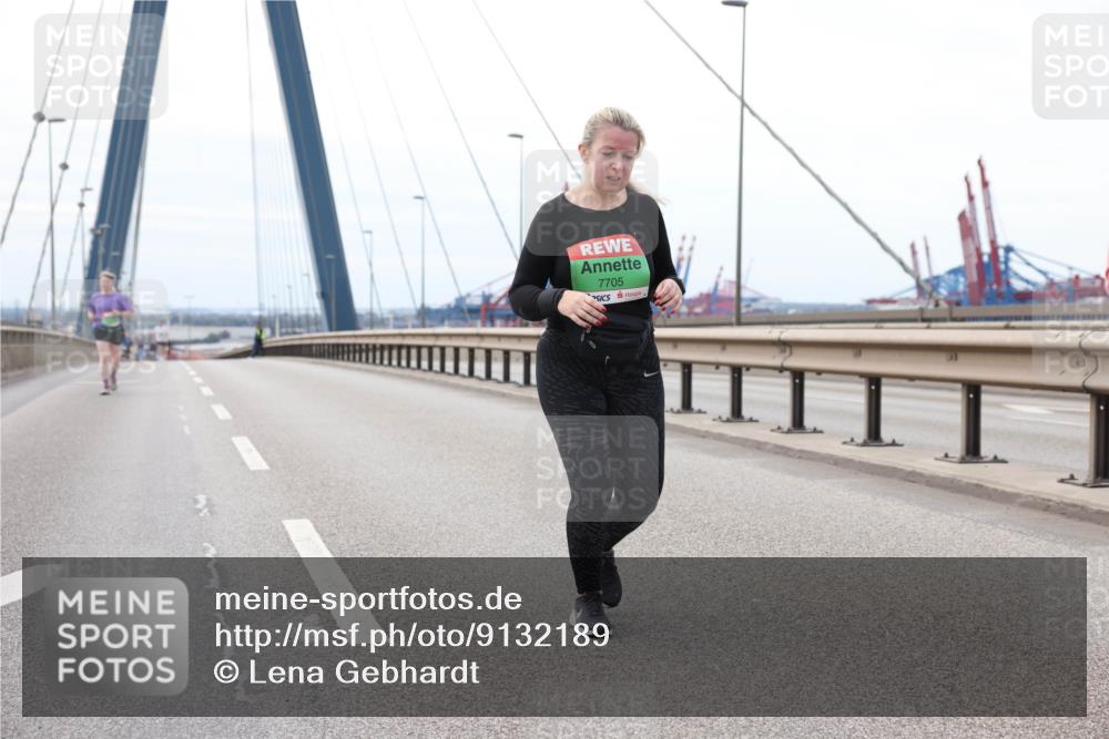 03.10.2025 - Köhlbrandbrückenlauf Lena Gebhardt http://msf.ph/oto/9132189 03.10.2025 16:09:42 Position 2 7705 meine-sportfotos.de
