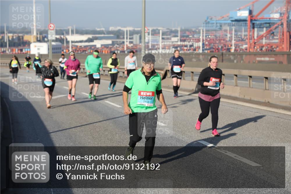 03.10.2025 - Köhlbrandbrückenlauf Yannick Fuchs http://msf.ph/oto/9132192 03.10.2025 09:04:07 Position 2 2453 meine-sportfotos.de