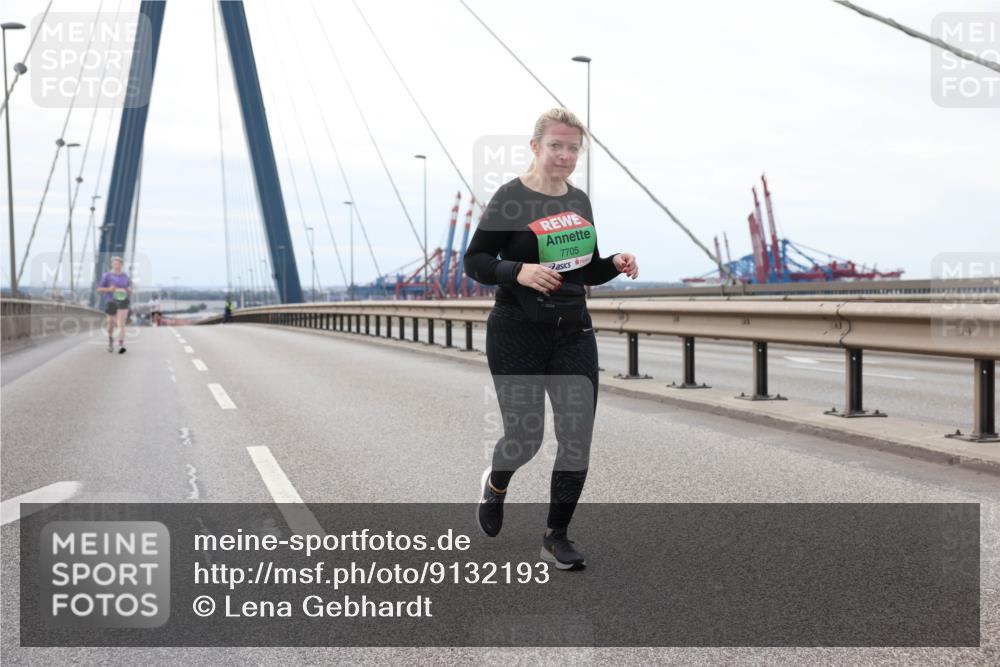 03.10.2025 - Köhlbrandbrückenlauf Lena Gebhardt http://msf.ph/oto/9132193 03.10.2025 16:09:42 Position 2 7705 meine-sportfotos.de
