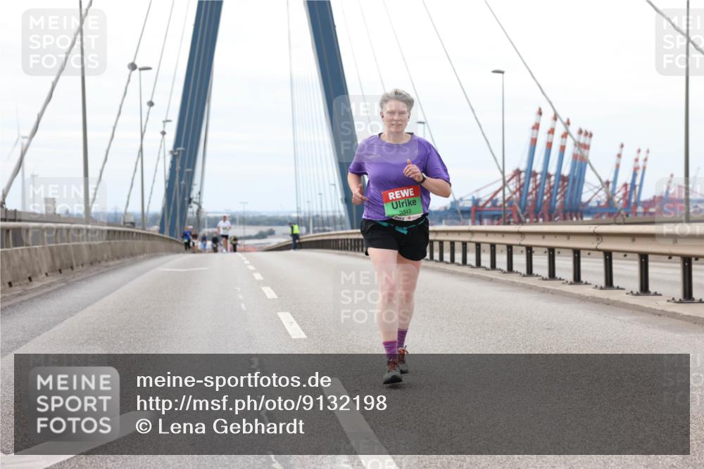 03.10.2025 - Köhlbrandbrückenlauf Lena Gebhardt http://msf.ph/oto/9132198 03.10.2025 16:09:48 Position 2 9343 meine-sportfotos.de