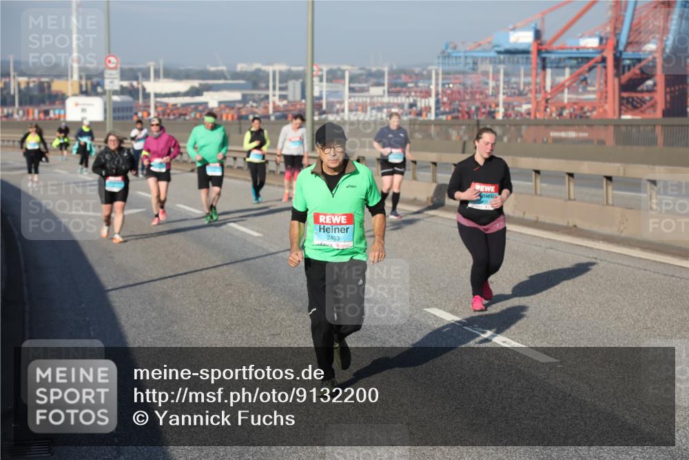 03.10.2025 - Köhlbrandbrückenlauf Yannick Fuchs http://msf.ph/oto/9132200 03.10.2025 09:04:08 Position 2 2453 meine-sportfotos.de