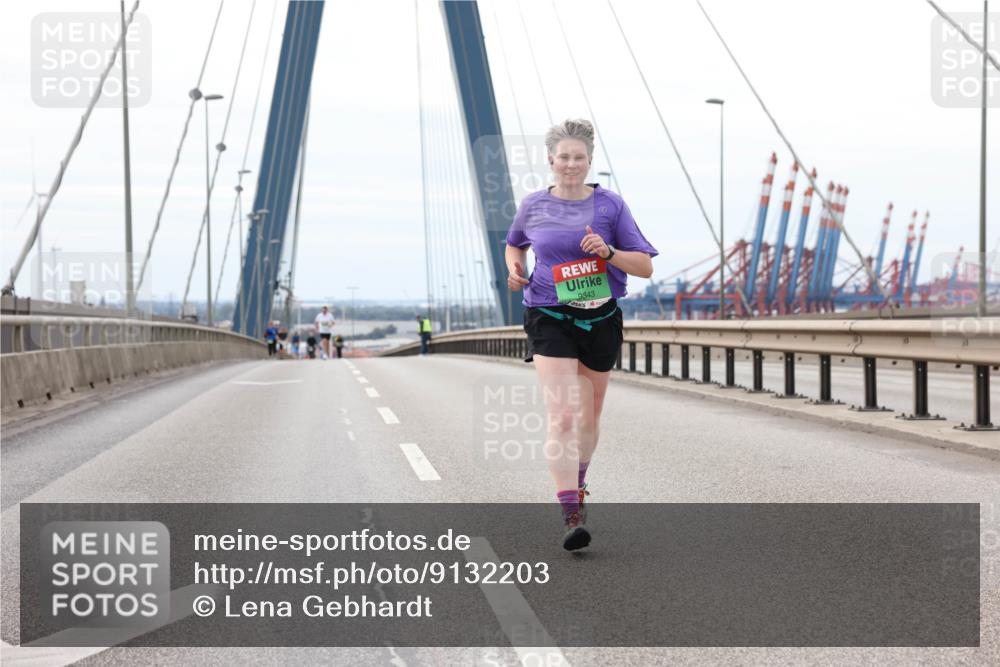03.10.2025 - Köhlbrandbrückenlauf Lena Gebhardt http://msf.ph/oto/9132203 03.10.2025 16:09:48 Position 2 9343 meine-sportfotos.de