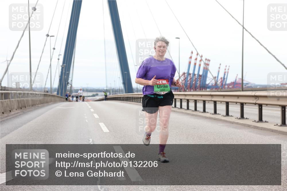 03.10.2025 - Köhlbrandbrückenlauf Lena Gebhardt http://msf.ph/oto/9132206 03.10.2025 16:09:49 Position 2 9343 meine-sportfotos.de