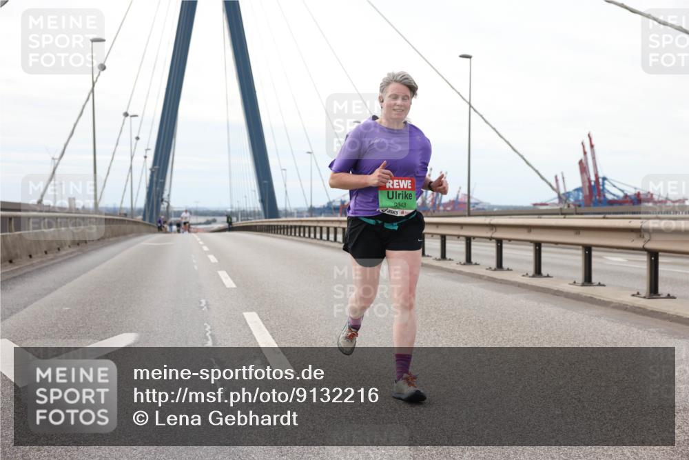 03.10.2025 - Köhlbrandbrückenlauf Lena Gebhardt http://msf.ph/oto/9132216 03.10.2025 16:09:49 Position 2 9343 meine-sportfotos.de
