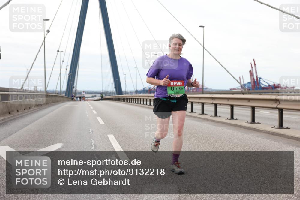 03.10.2025 - Köhlbrandbrückenlauf Lena Gebhardt http://msf.ph/oto/9132218 03.10.2025 16:09:50 Position 2 9343 meine-sportfotos.de
