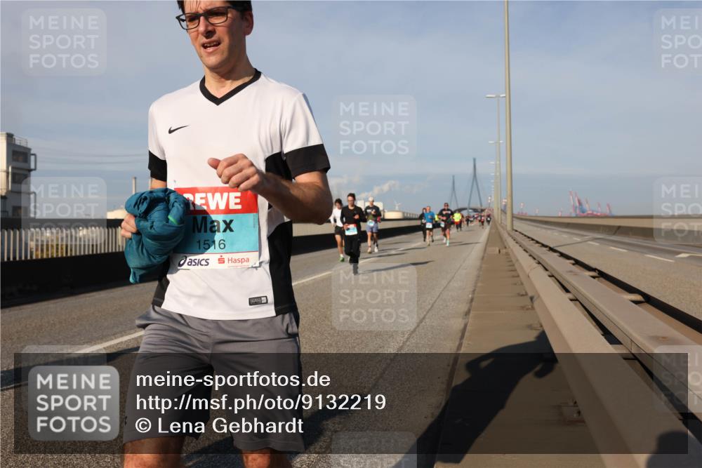 03.10.2025 - Köhlbrandbrückenlauf Lena Gebhardt http://msf.ph/oto/9132219 03.10.2025 09:50:22 Position 2 1516 meine-sportfotos.de
