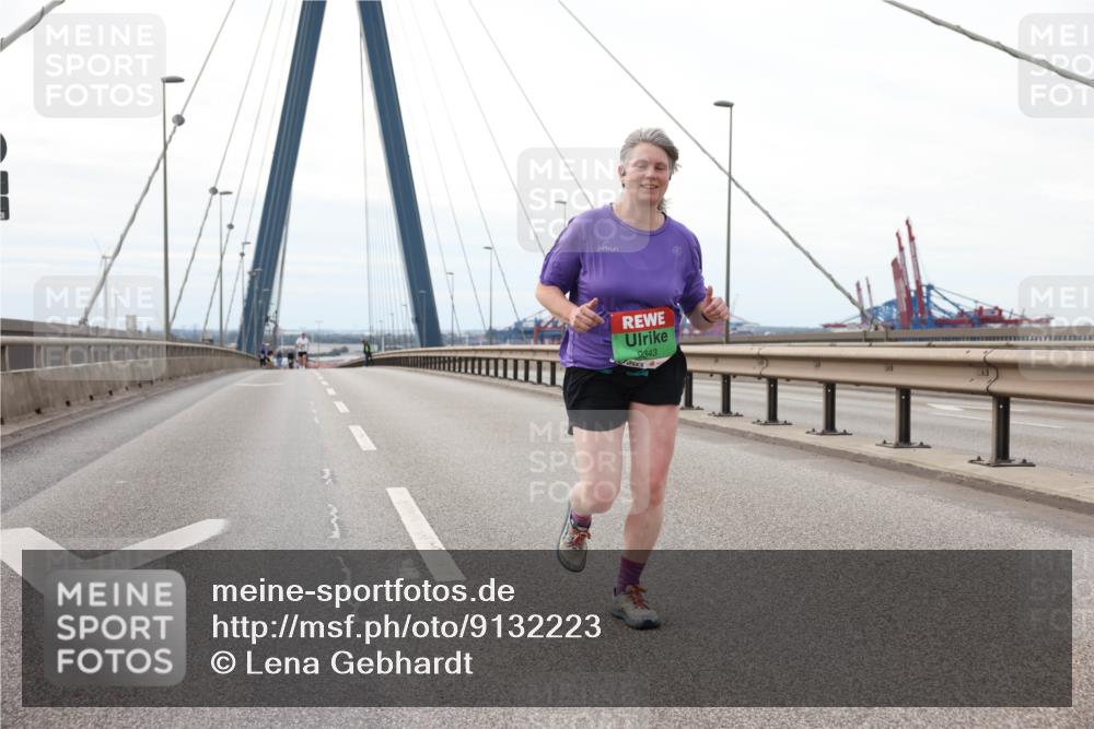 03.10.2025 - Köhlbrandbrückenlauf Lena Gebhardt http://msf.ph/oto/9132223 03.10.2025 16:09:50 Position 2 9343 meine-sportfotos.de