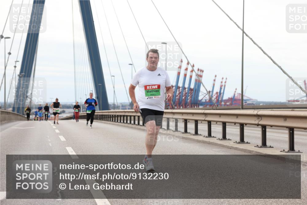 03.10.2025 - Köhlbrandbrückenlauf Lena Gebhardt http://msf.ph/oto/9132230 03.10.2025 16:10:17 Position 2 3, 8663 meine-sportfotos.de