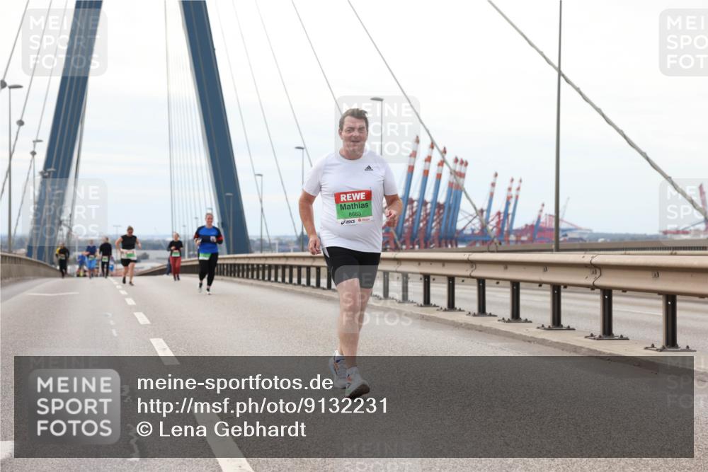 03.10.2025 - Köhlbrandbrückenlauf Lena Gebhardt http://msf.ph/oto/9132231 03.10.2025 16:10:17 Position 2 8663 meine-sportfotos.de