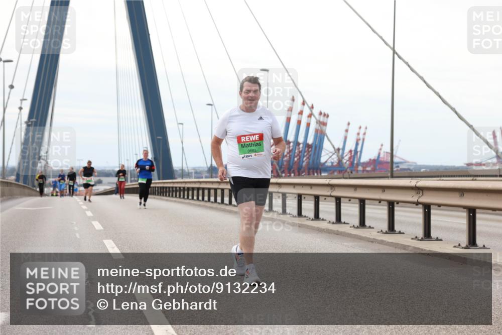 03.10.2025 - Köhlbrandbrückenlauf Lena Gebhardt http://msf.ph/oto/9132234 03.10.2025 16:10:17 Position 2 8663 meine-sportfotos.de