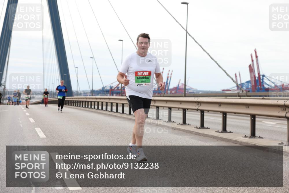 03.10.2025 - Köhlbrandbrückenlauf Lena Gebhardt http://msf.ph/oto/9132238 03.10.2025 16:10:18 Position 2 8663 meine-sportfotos.de