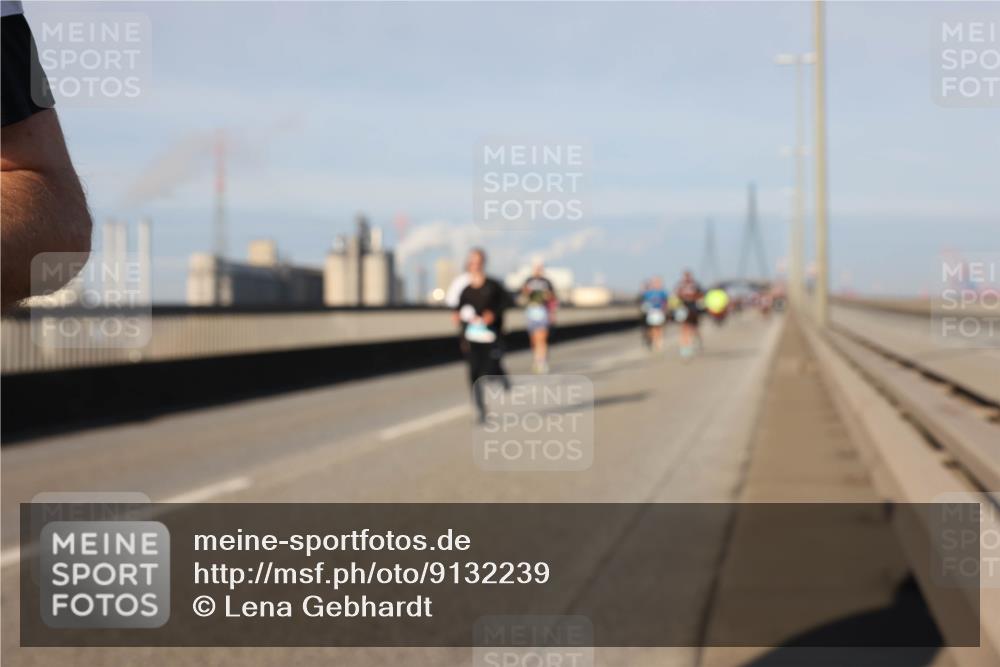03.10.2025 - Köhlbrandbrückenlauf Lena Gebhardt http://msf.ph/oto/9132239 03.10.2025 09:50:22 Position 2  meine-sportfotos.de