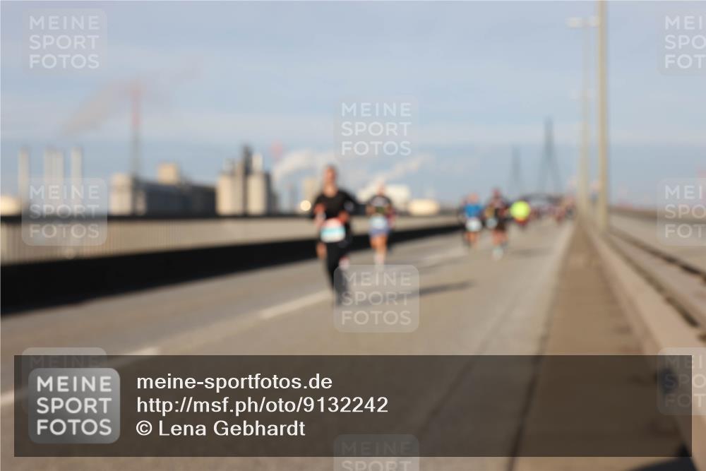 03.10.2025 - Köhlbrandbrückenlauf Lena Gebhardt http://msf.ph/oto/9132242 03.10.2025 09:50:22 Position 2  meine-sportfotos.de