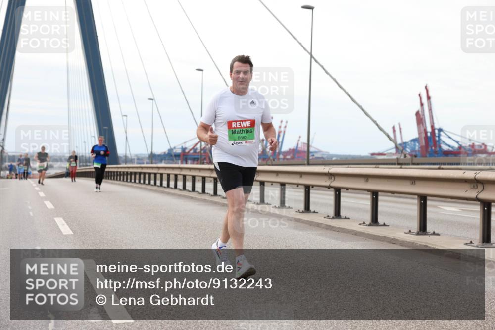 03.10.2025 - Köhlbrandbrückenlauf Lena Gebhardt http://msf.ph/oto/9132243 03.10.2025 16:10:18 Position 2 8663 meine-sportfotos.de