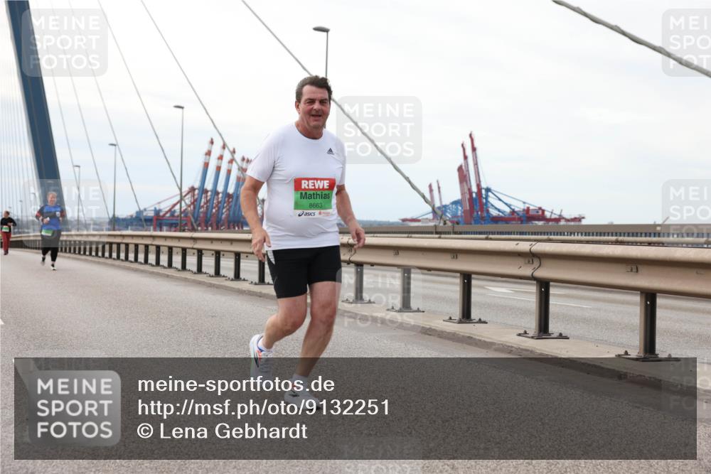 03.10.2025 - Köhlbrandbrückenlauf Lena Gebhardt http://msf.ph/oto/9132251 03.10.2025 16:10:18 Position 2 8663 meine-sportfotos.de