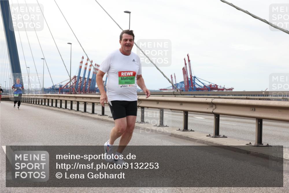 03.10.2025 - Köhlbrandbrückenlauf Lena Gebhardt http://msf.ph/oto/9132253 03.10.2025 16:10:18 Position 2 8663 meine-sportfotos.de