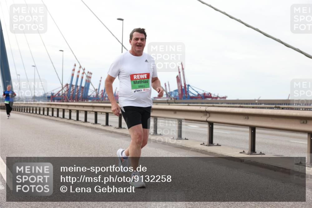 03.10.2025 - Köhlbrandbrückenlauf Lena Gebhardt http://msf.ph/oto/9132258 03.10.2025 16:10:19 Position 2 8663 meine-sportfotos.de