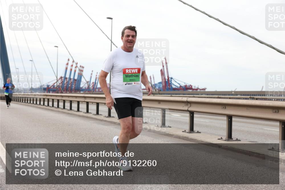 03.10.2025 - Köhlbrandbrückenlauf Lena Gebhardt http://msf.ph/oto/9132260 03.10.2025 16:10:19 Position 2 8663 meine-sportfotos.de