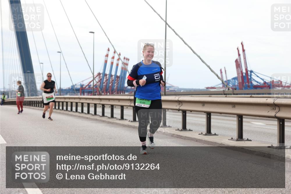 03.10.2025 - Köhlbrandbrückenlauf Lena Gebhardt http://msf.ph/oto/9132264 03.10.2025 16:10:25 Position 2  meine-sportfotos.de