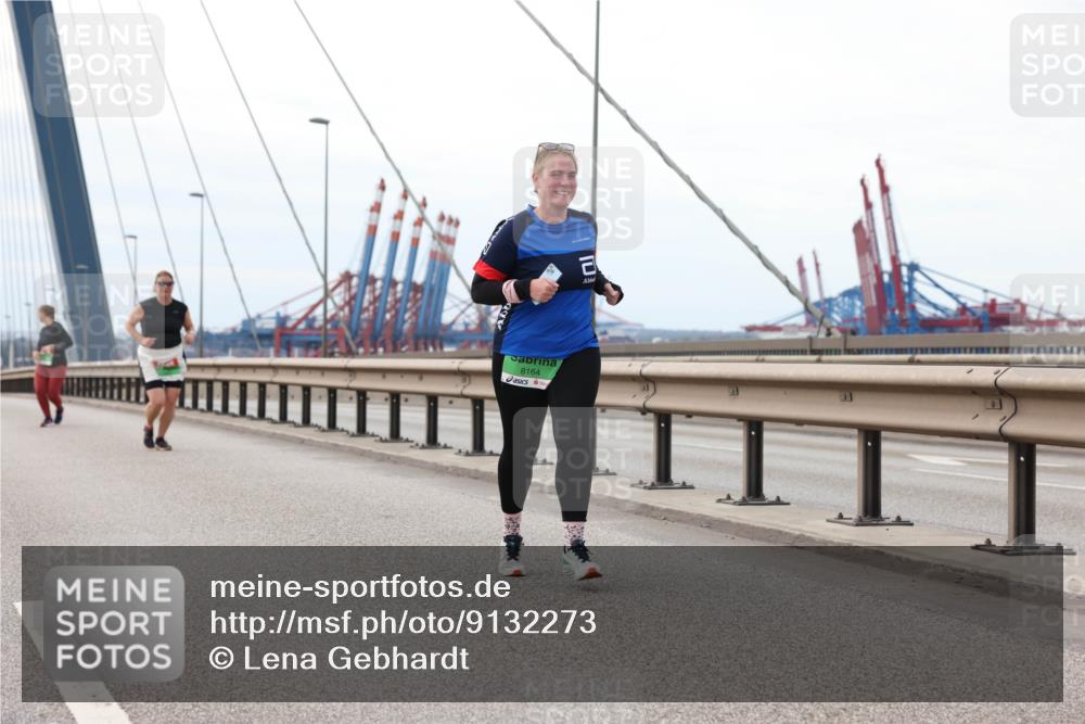 03.10.2025 - Köhlbrandbrückenlauf Lena Gebhardt http://msf.ph/oto/9132273 03.10.2025 16:10:26 Position 2 8164 meine-sportfotos.de