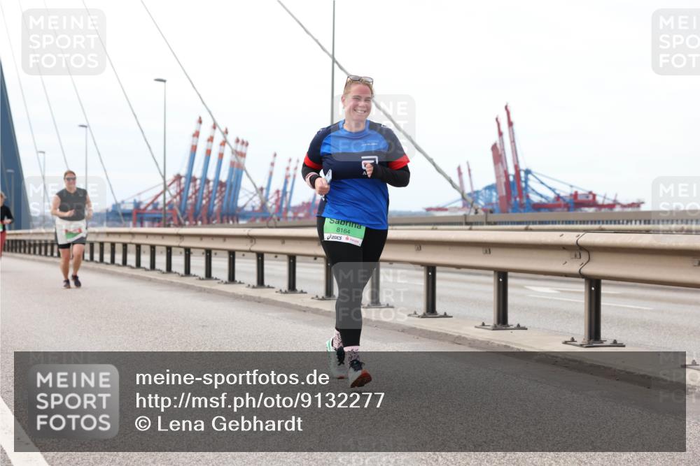 03.10.2025 - Köhlbrandbrückenlauf Lena Gebhardt http://msf.ph/oto/9132277 03.10.2025 16:10:26 Position 2 8164 meine-sportfotos.de