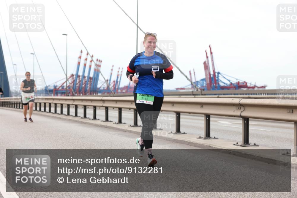 03.10.2025 - Köhlbrandbrückenlauf Lena Gebhardt http://msf.ph/oto/9132281 03.10.2025 16:10:26 Position 2 8164 meine-sportfotos.de