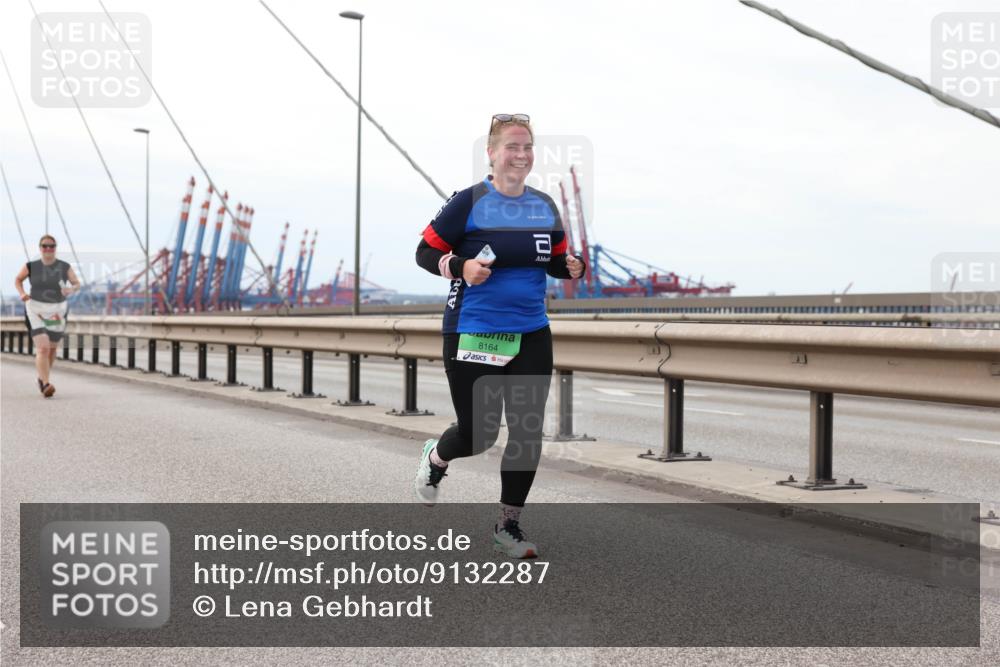 03.10.2025 - Köhlbrandbrückenlauf Lena Gebhardt http://msf.ph/oto/9132287 03.10.2025 16:10:26 Position 2 8164 meine-sportfotos.de