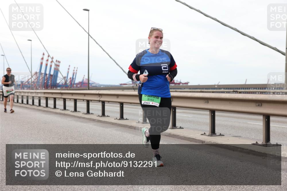 03.10.2025 - Köhlbrandbrückenlauf Lena Gebhardt http://msf.ph/oto/9132291 03.10.2025 16:10:27 Position 2 8164 meine-sportfotos.de