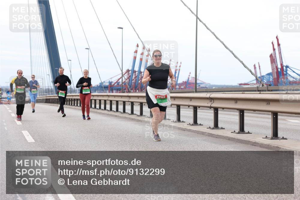 03.10.2025 - Köhlbrandbrückenlauf Lena Gebhardt http://msf.ph/oto/9132299 03.10.2025 16:10:30 Position 2 8361 meine-sportfotos.de