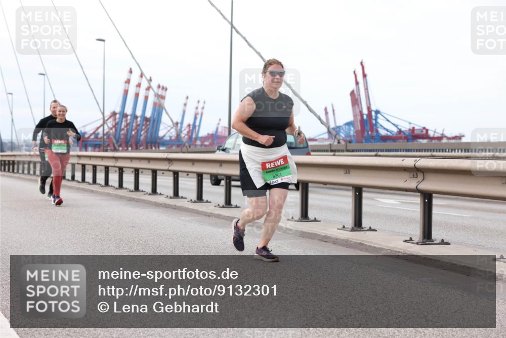 03.10.2025 - Köhlbrandbrückenlauf Lena Gebhardt http://msf.ph/oto/9132301 03.10.2025 16:10:31 Position 2 8361 meine-sportfotos.de