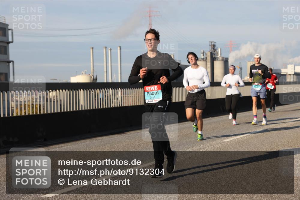 03.10.2025 - Köhlbrandbrückenlauf Lena Gebhardt http://msf.ph/oto/9132304 03.10.2025 09:50:24 Position 2 3411 meine-sportfotos.de