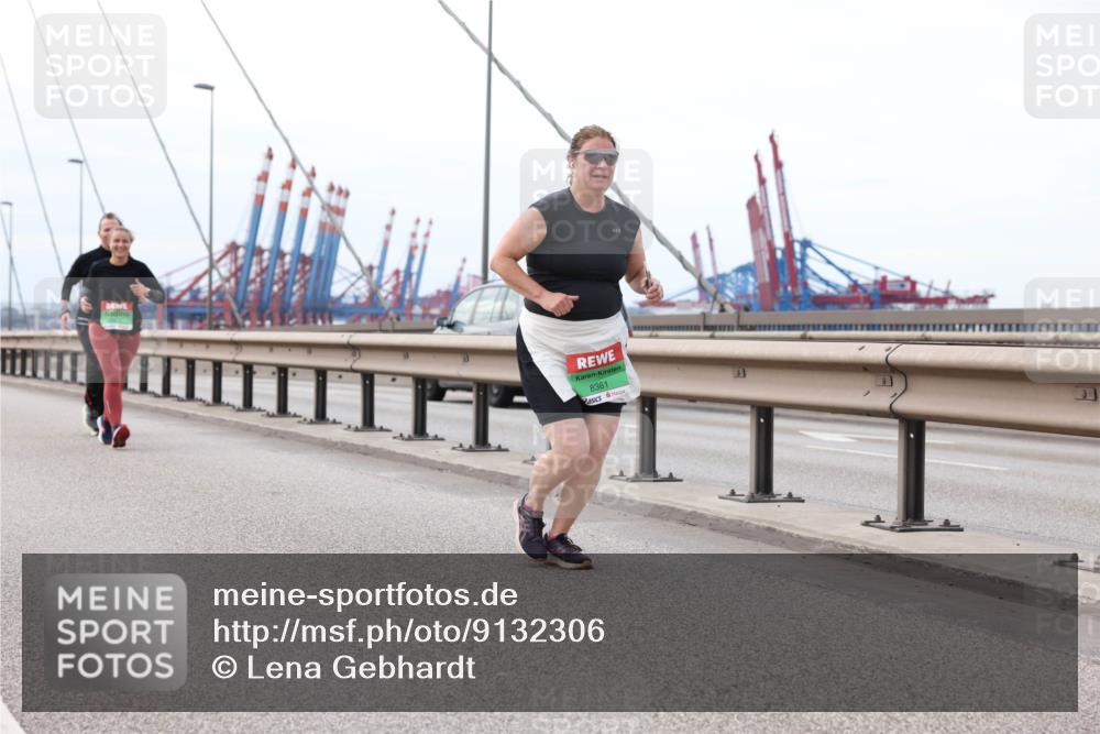 03.10.2025 - Köhlbrandbrückenlauf Lena Gebhardt http://msf.ph/oto/9132306 03.10.2025 16:10:31 Position 2 8361 meine-sportfotos.de