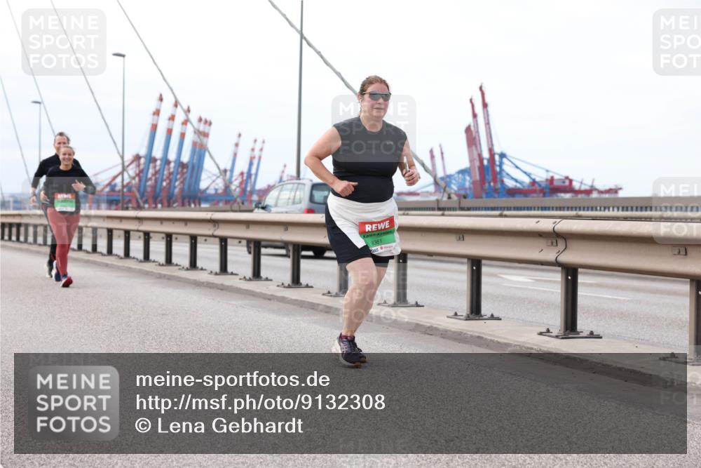 03.10.2025 - Köhlbrandbrückenlauf Lena Gebhardt http://msf.ph/oto/9132308 03.10.2025 16:10:31 Position 2 8361 meine-sportfotos.de