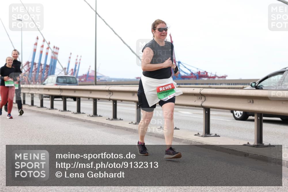 03.10.2025 - Köhlbrandbrückenlauf Lena Gebhardt http://msf.ph/oto/9132313 03.10.2025 16:10:31 Position 2 8361 meine-sportfotos.de