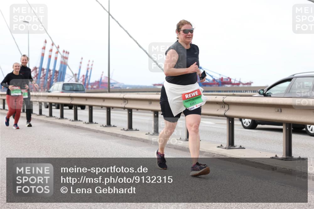 03.10.2025 - Köhlbrandbrückenlauf Lena Gebhardt http://msf.ph/oto/9132315 03.10.2025 16:10:31 Position 2 8361 meine-sportfotos.de