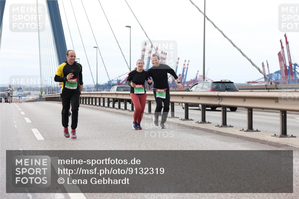 03.10.2025 - Köhlbrandbrückenlauf Lena Gebhardt http://msf.ph/oto/9132319 03.10.2025 16:10:32 Position 2  meine-sportfotos.de