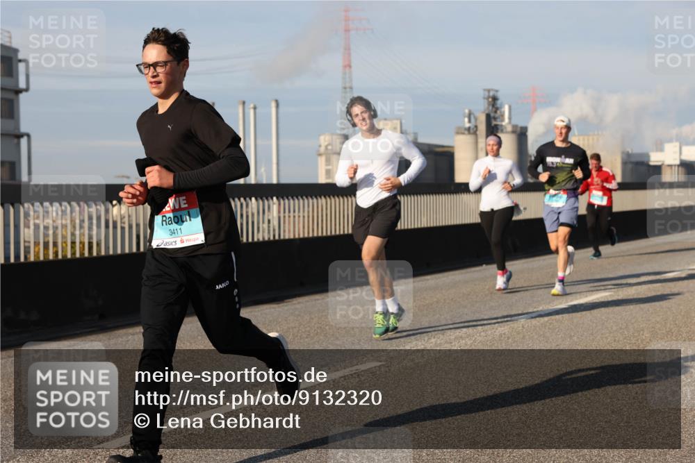 03.10.2025 - Köhlbrandbrückenlauf Lena Gebhardt http://msf.ph/oto/9132320 03.10.2025 09:50:24 Position 2 3411 meine-sportfotos.de