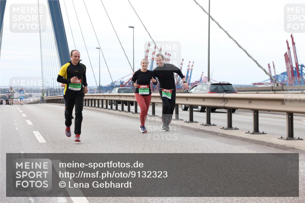 03.10.2025 - Köhlbrandbrückenlauf Lena Gebhardt http://msf.ph/oto/9132323 03.10.2025 16:10:32 Position 2 9375 meine-sportfotos.de