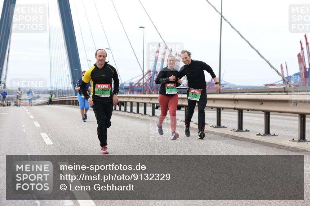 03.10.2025 - Köhlbrandbrückenlauf Lena Gebhardt http://msf.ph/oto/9132329 03.10.2025 16:10:33 Position 2 9375, 9373, 9374 meine-sportfotos.de