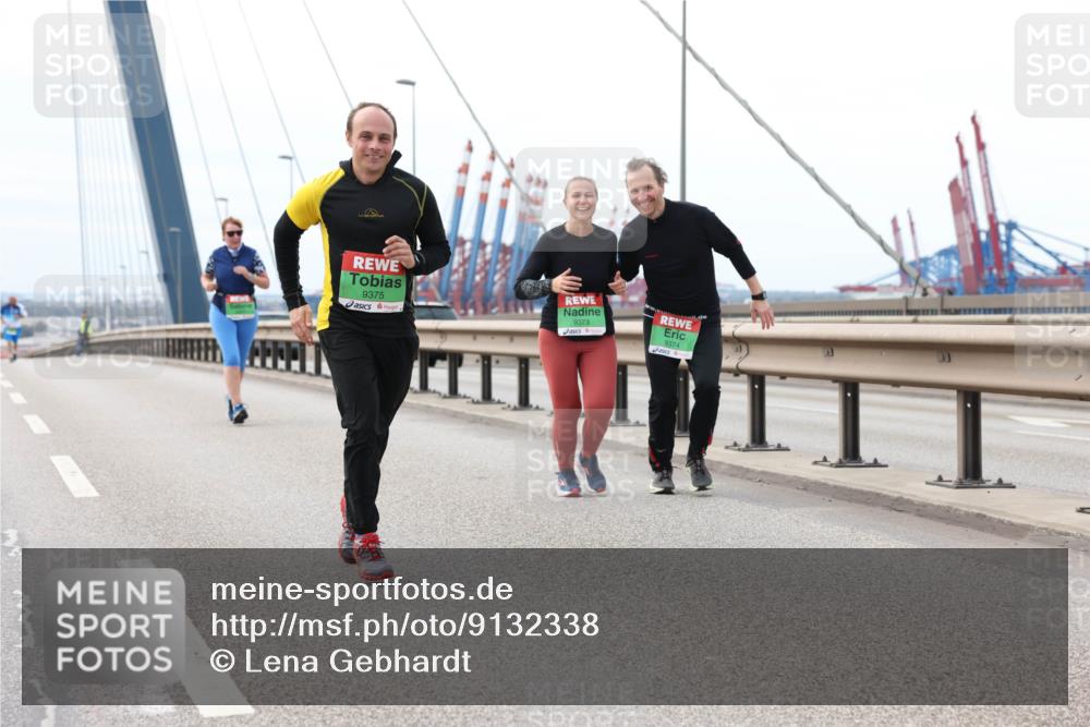 03.10.2025 - Köhlbrandbrückenlauf Lena Gebhardt http://msf.ph/oto/9132338 03.10.2025 16:10:33 Position 2 9375, 9373, 9374 meine-sportfotos.de