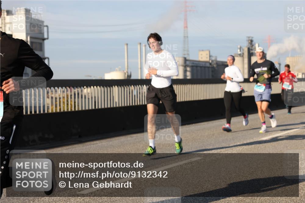 03.10.2025 - Köhlbrandbrückenlauf Lena Gebhardt http://msf.ph/oto/9132342 03.10.2025 09:50:24 Position 2  meine-sportfotos.de