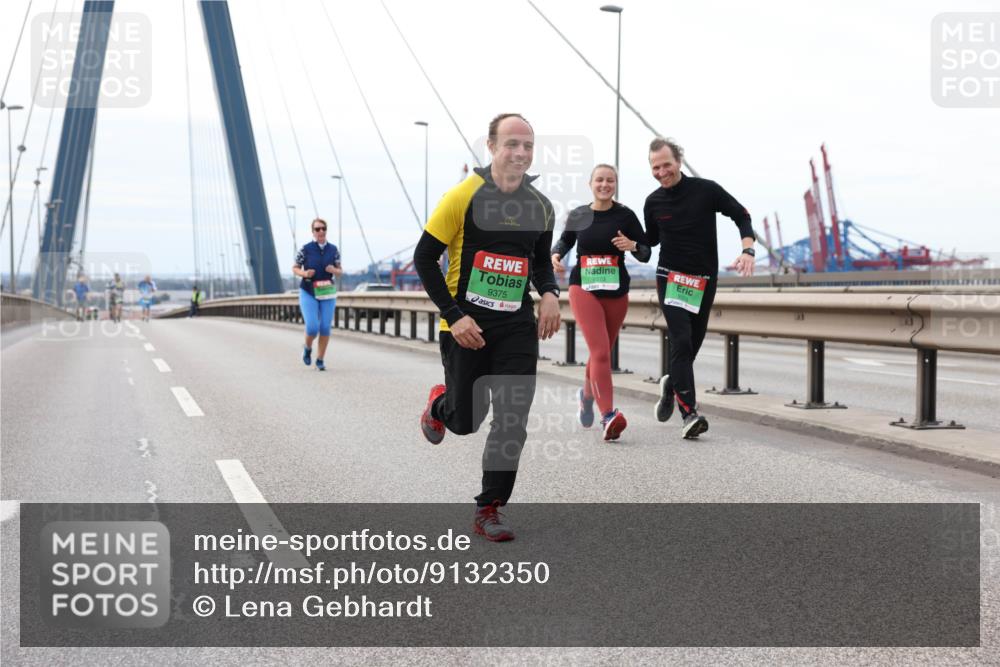 03.10.2025 - Köhlbrandbrückenlauf Lena Gebhardt http://msf.ph/oto/9132350 03.10.2025 16:10:34 Position 2 9375 meine-sportfotos.de