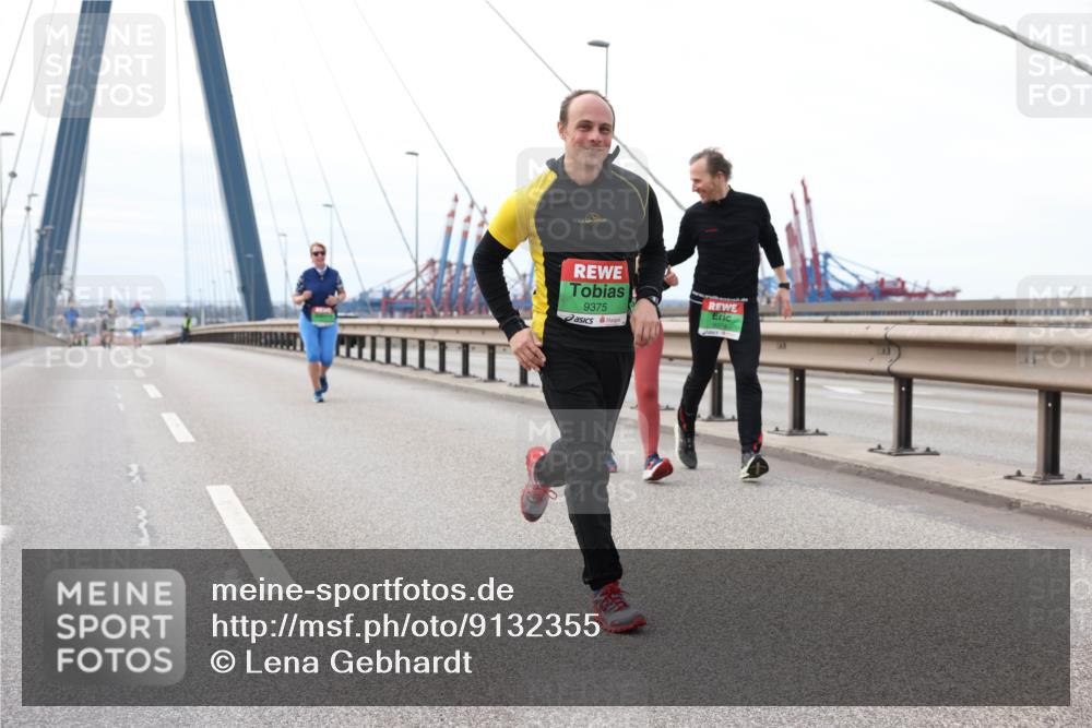 03.10.2025 - Köhlbrandbrückenlauf Lena Gebhardt http://msf.ph/oto/9132355 03.10.2025 16:10:34 Position 2 9375 meine-sportfotos.de