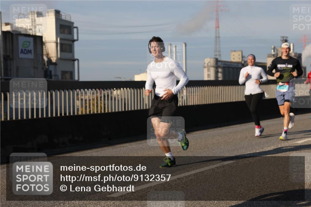 03.10.2025 - Köhlbrandbrückenlauf Lena Gebhardt http://msf.ph/oto/9132357 03.10.2025 09:50:25 Position 2  meine-sportfotos.de